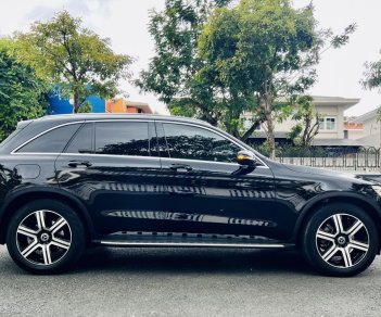 Mercedes-Benz GLC 200 2021 - Màu đen, nội thất đen