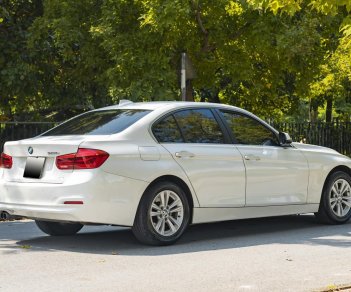 BMW 320i 2016 - Cần bán lại xe odo 4,8 vạn km