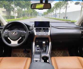 Lexus NX 300 2019 - Cần bán lại xe màu trắng