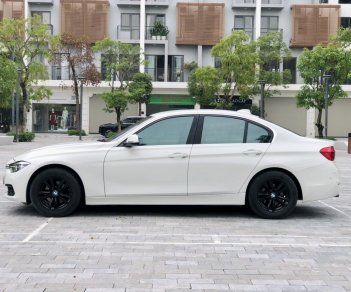 BMW 320i 2015 - Bán xe đăng ký lần đầu 2016, phom mới B48 đá cốp giá tốt 820tr