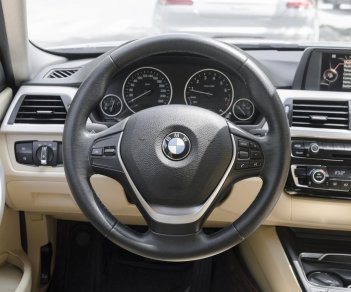 BMW 320i 2016 - Cần bán lại xe odo 4,8 vạn km