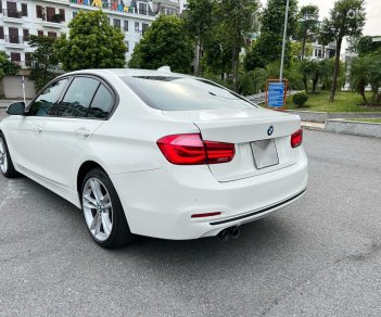 BMW 330i 2017 - Cần bán gấp - Xe full bảo dưỡng hãng