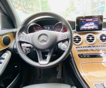 Mercedes-Benz GLC 250 2017 - Trắng đen, hỗ trợ 70% ngân hàng