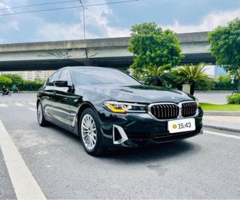 BMW 520i 2021 - Đen, nội thất nâu