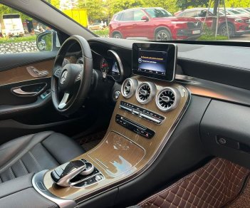 Mercedes-Benz C 250 2016 - Cần bán gấp xe màu trắng