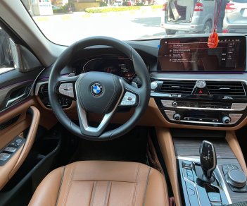 BMW 520i 2021 - Siêu lướt, xám xi măng