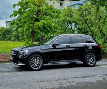 Mercedes-Benz GLC 300 2018 - Màu đen ghế đen kính 3 lớp apple carplay