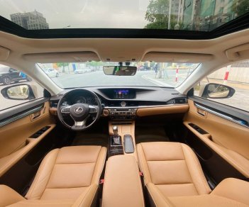 Lexus ES 250 2017 - Cần bán gấp xe màu vàng cát