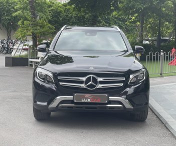 Mercedes-Benz GLC 250 2017 - Màu đen, nội thất kem