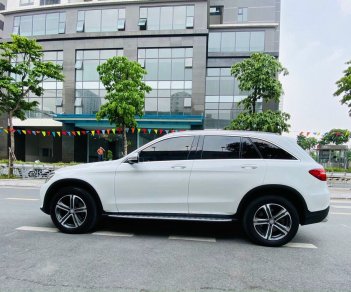 Mercedes-Benz GLC 250 2017 - Trắng đen, hỗ trợ 70% ngân hàng