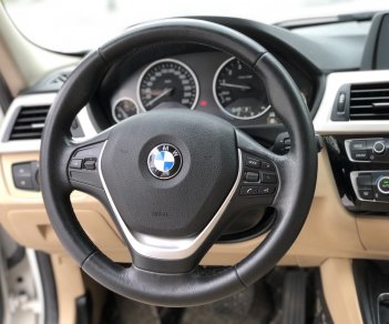 BMW 320i 2015 - Bán xe đăng ký lần đầu 2016, phom mới B48 đá cốp giá tốt 820tr