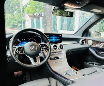 Mercedes-Benz GLC 200 2021 - Màu đen, nội thất đen