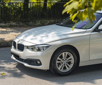 BMW 320i 2016 - Cần bán lại xe odo 4,8 vạn km