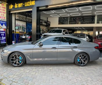 BMW 520i 2021 - Siêu lướt, xám xi măng