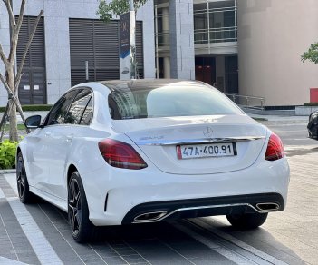 Mercedes-Benz C180 2021 - Màu trắng, nội thất kem