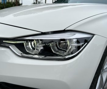 BMW 330i 2017 - Cần bán gấp - Xe full bảo dưỡng hãng