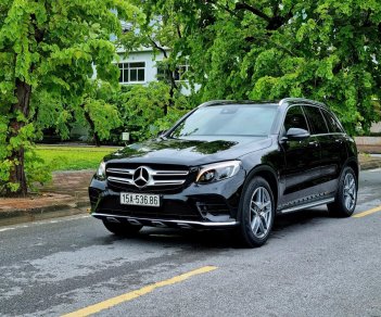 Mercedes-Benz GLC 300 2018 - Màu đen ghế đen kính 3 lớp apple carplay