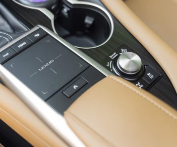 Lexus RX 350 2022 - Xe màu trắng, nhập khẩu  