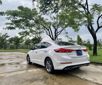 Hyundai Elantra 2018 - 1.6AT xe màu trắng, 529 triệu