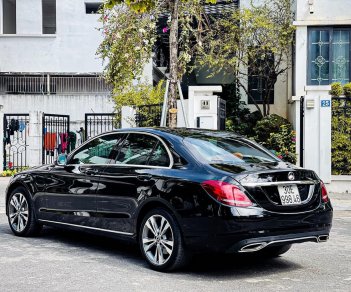 Mercedes-Benz C 250 2017 - Bản mới hộp số 9 cấp, vành 5 chấu. Xe cực đẹp, bao test thoải mái - Hỗ trợ ngân hàng chỉ từ 199tr nhận xe