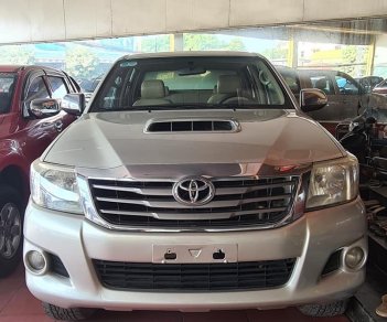 Toyota Hilux 2012 - Màu bạc, nhập khẩu