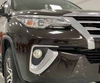 Toyota Fortuner 2017 - Cần bán lại xe siêu đẹp. Số sàn, máy dầu, 1 chủ từ đầu, hỗ trợ bank 60-70%, liên hệ giá tốt