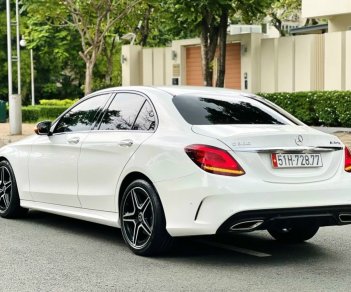 Mercedes-Benz C300 2019 - Trắng ga-lang kim cương