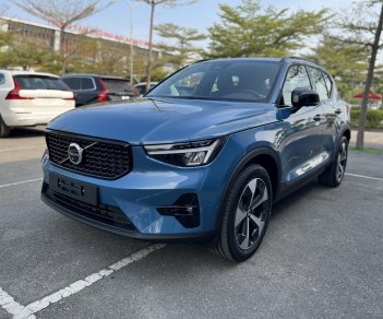 Volvo XC40 2022 - Tặng 2 năm bảo hiểm, 3 năm bảo dưỡng và voucher 10 triệu