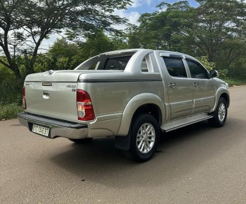 Toyota Hilux 2012 - Màu bạc, nhập khẩu