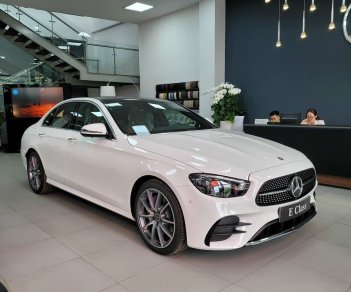 Mercedes-Benz E300 2022 - Thời điểm mua xe tốt nhất trong năm