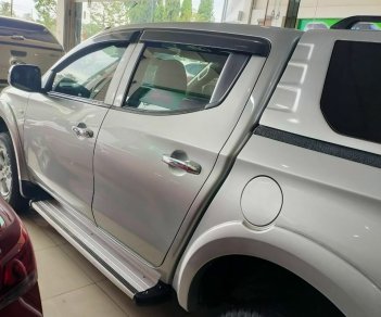 Mitsubishi Triton 2016 - Màu bạc, 445tr