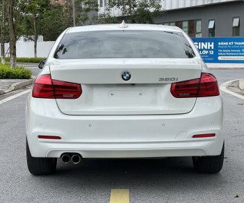 BMW 320i 2018 - Xe màu trắng