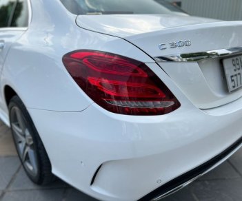 Mercedes-Benz C300 2016 - Màu trắng