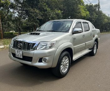 Toyota Hilux 2012 - Màu bạc, nhập khẩu