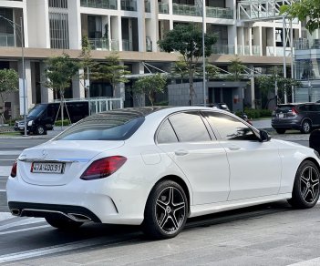 Mercedes-Benz C180 2021 - Màu trắng, nội thất kem