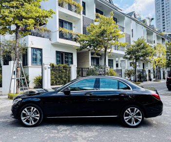 Mercedes-Benz C 250 2017 - Bản mới hộp số 9 cấp, vành 5 chấu. Xe cực đẹp, bao test thoải mái - Hỗ trợ ngân hàng chỉ từ 199tr nhận xe