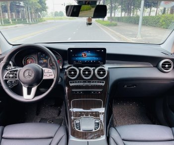 Mercedes-Benz GLC 200 2022 - Xe màu trắng