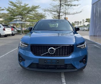 Volvo XC40 2022 - Tặng 2 năm bảo hiểm, 3 năm bảo dưỡng và voucher 10 triệu