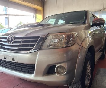 Toyota Hilux 2012 - Màu bạc, nhập khẩu