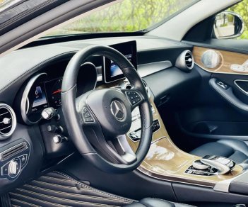 Mercedes-Benz C 250 2017 - Bản mới hộp số 9 cấp, vành 5 chấu. Xe cực đẹp, bao test thoải mái - Hỗ trợ ngân hàng chỉ từ 199tr nhận xe