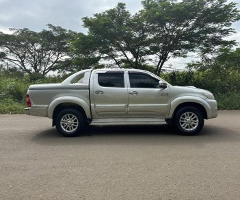 Toyota Hilux 2012 - Màu bạc, nhập khẩu