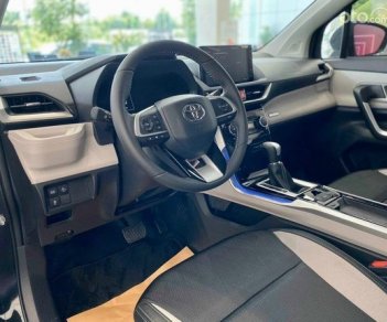 Toyota Veloz Cross 2022 - Xe màu đen, giá tốt