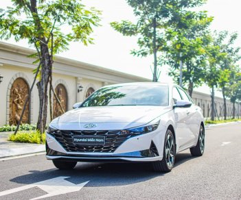 Hyundai Elantra 2022 - Xế Hàn chỉ từ 150 triệu tặng thêm 50% phí trước bạ - Hỗ trợ lãi suất chạm đáy