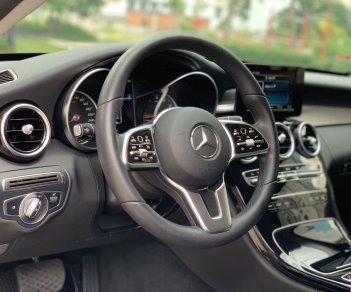 Mercedes-Benz C180 2019 - Cần bán gấp xe odo chưa tới 7 vạn