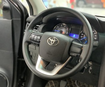 Toyota Fortuner 2017 - Cần bán lại xe siêu đẹp. Số sàn, máy dầu, 1 chủ từ đầu, hỗ trợ bank 60-70%, liên hệ giá tốt