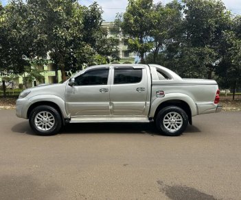 Toyota Hilux 2012 - Màu bạc, nhập khẩu