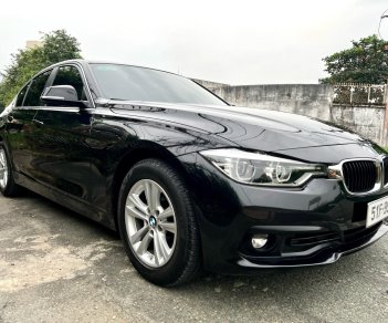 BMW 320i 2016 - Xe gia đình, giá tốt 895tr