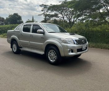 Toyota Hilux 2012 - Màu bạc, nhập khẩu