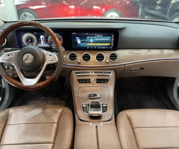 Mercedes-Benz E200 2017 - Màu trắng, độ lên E300