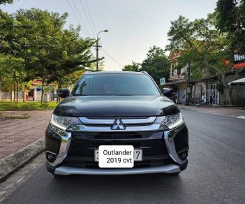 Mitsubishi Outlander 2019 - Màu đen, 685tr